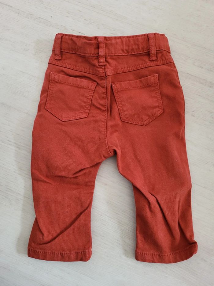 Pantalon rouge - 9 mois - photo numéro 2
