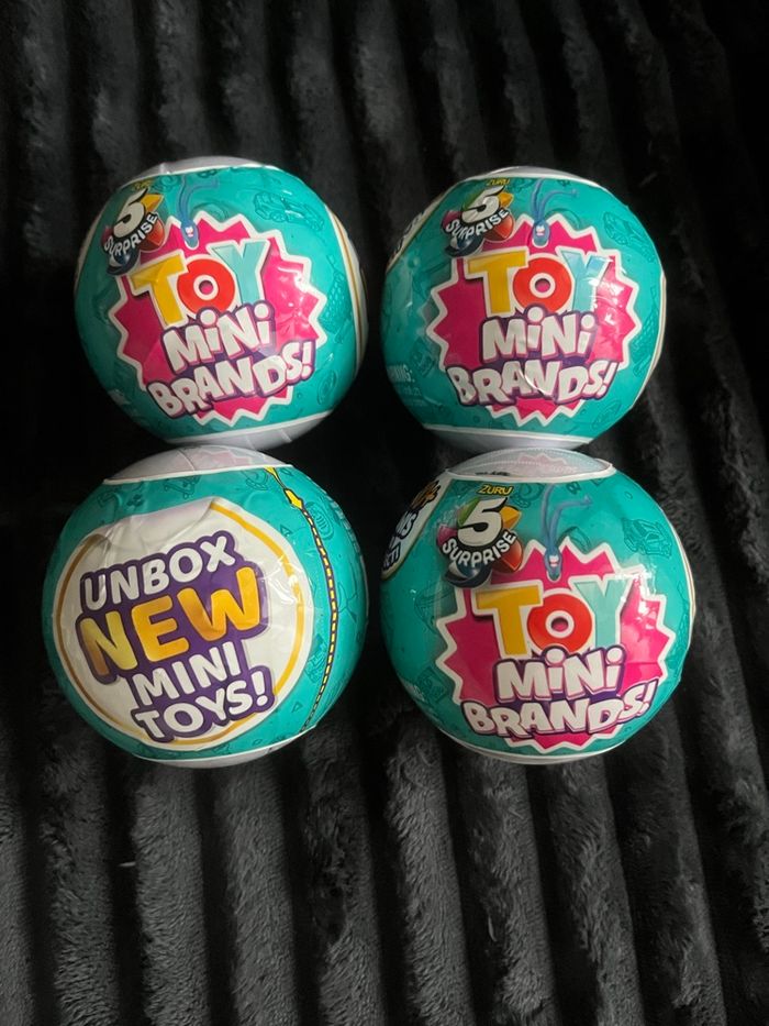 4 boules Mini brands