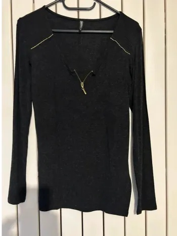 T-shirt à manches longues Naf Naf taille S en très bon état