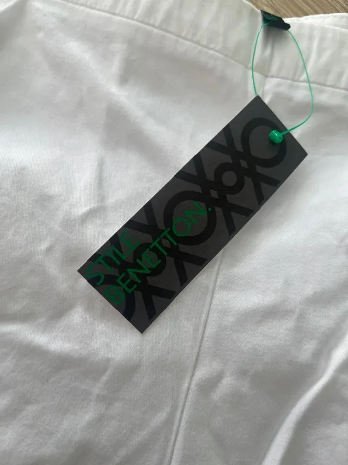 Short United Colors Of Benetton taille 40 blanc neuf avec étiquette - photo numéro 4