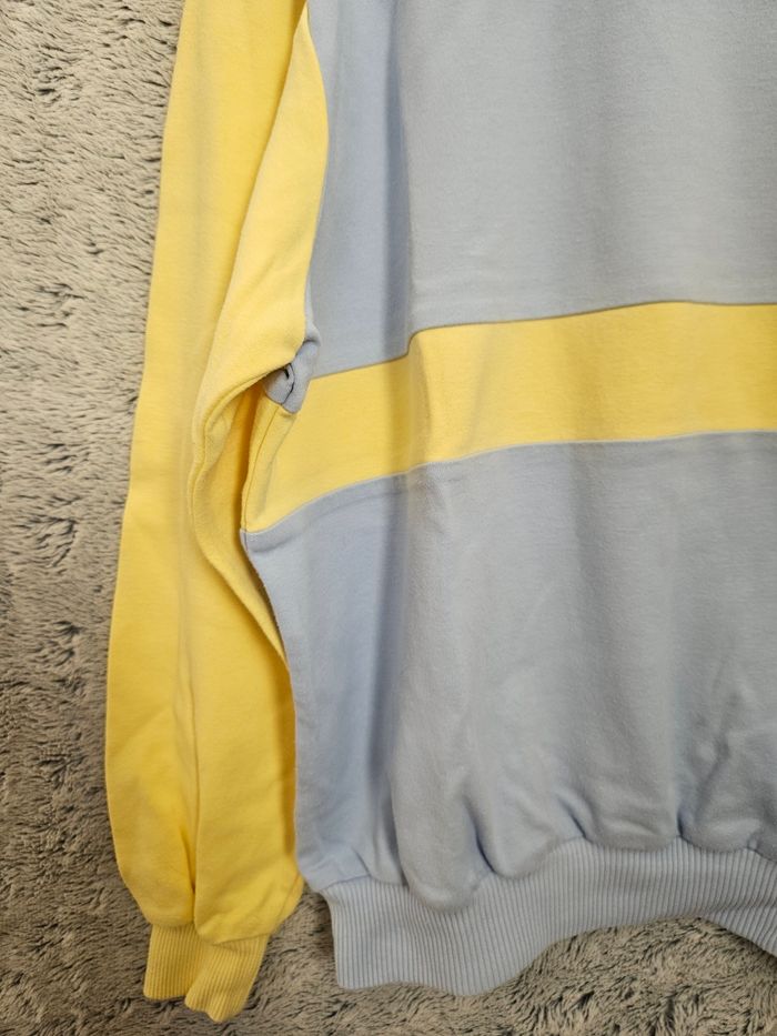 Sweat vintage jaune et bleu de chez Lacoste - photo numéro 5