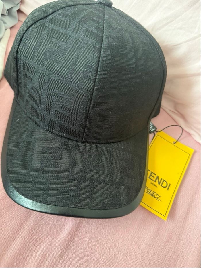Casquette fendi - photo numéro 2