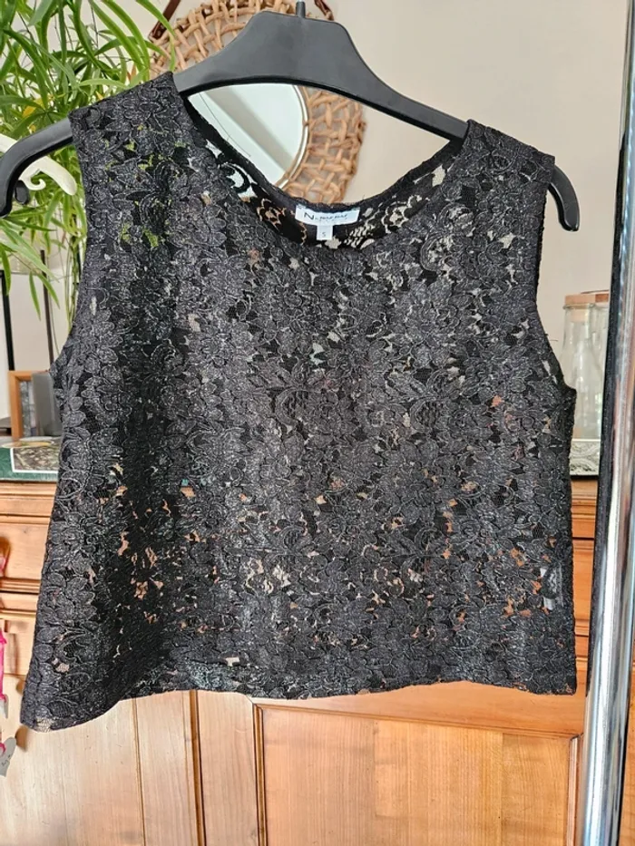 Top en dentelle noir