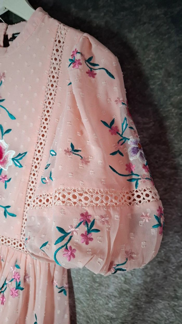 Robe rose broderie fleurs dentelle - photo numéro 6