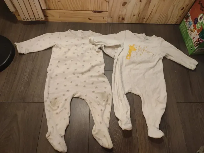 Lot 2 pyjamas mots d'enfants 9 mois étoile mixte