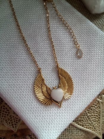 Collier scarabée pierre de jade blanc