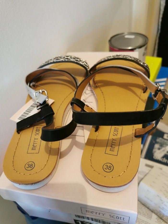 Sandales neuves - photo numéro 2