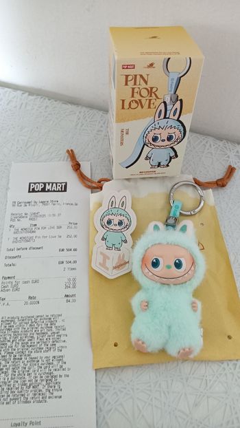 Labubu popmart Pin For love authentique