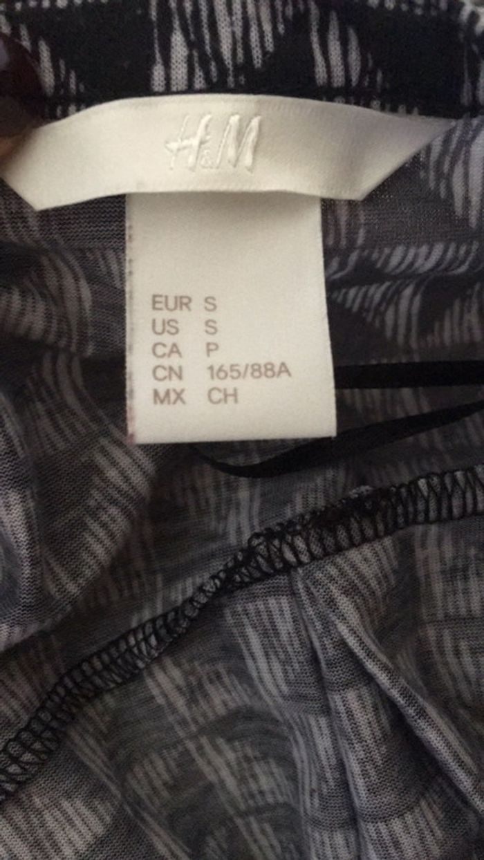 Très belle blouse noir et blanche taille S HM - photo numéro 5