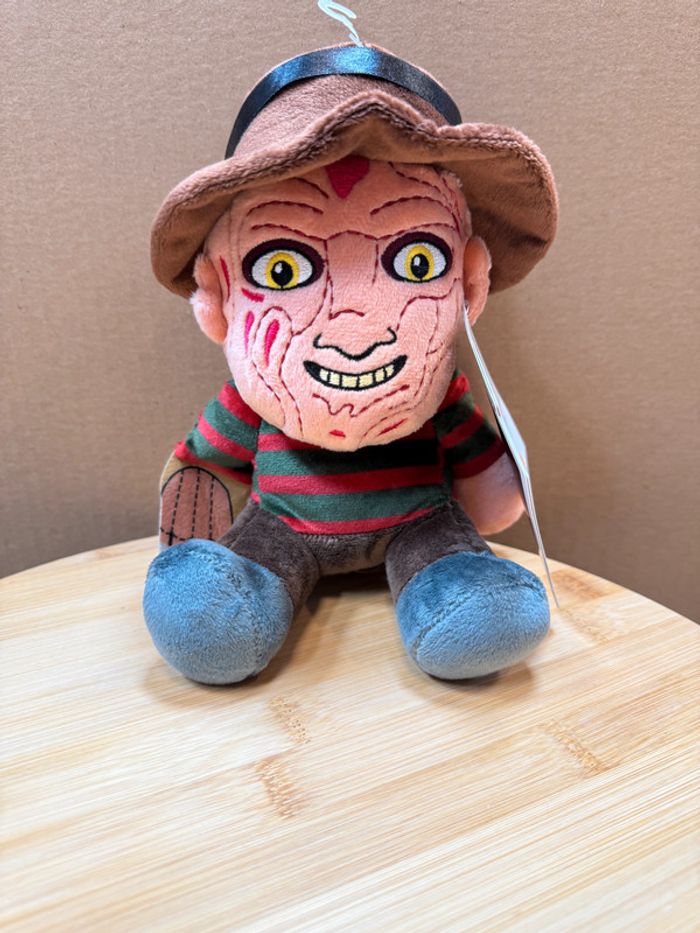 Peluche Freddy Krueger – Les Griffes de la Nuit – Kidrobot Officielle