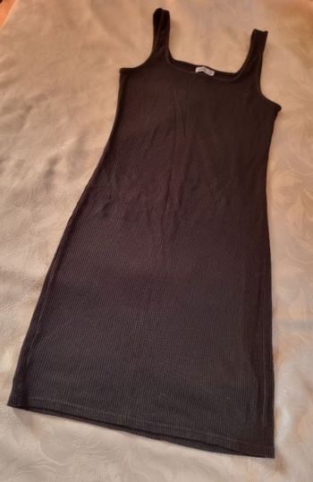 Robe noire façon débardeur.