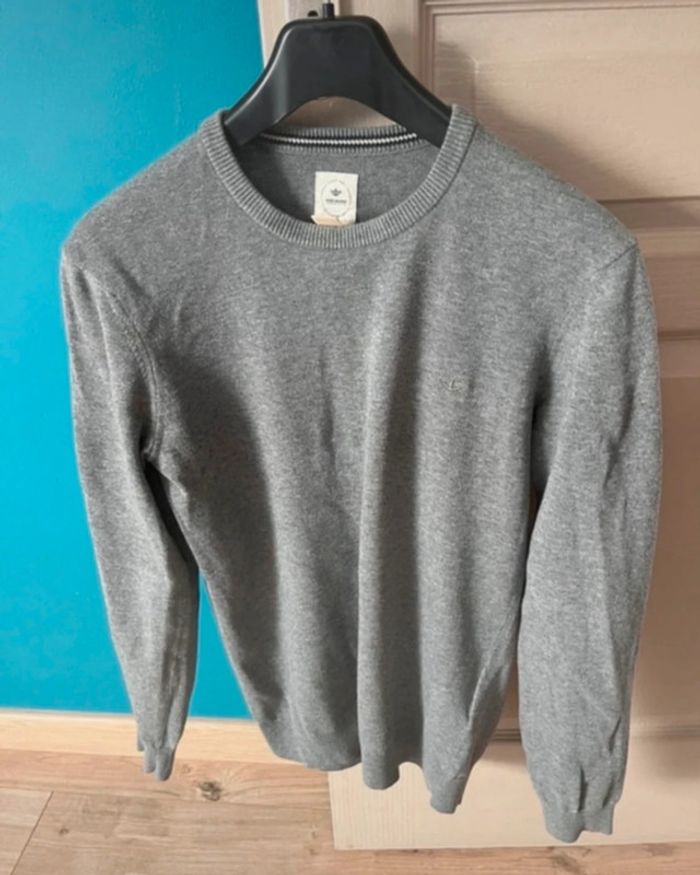 Pull gris dockers