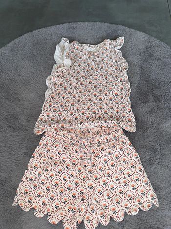 Ensemble filles taille 116 c&a très bonne etat