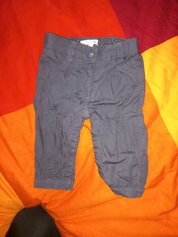 Joli pantalon fille gris foncé presque noir 6 à 9 mois