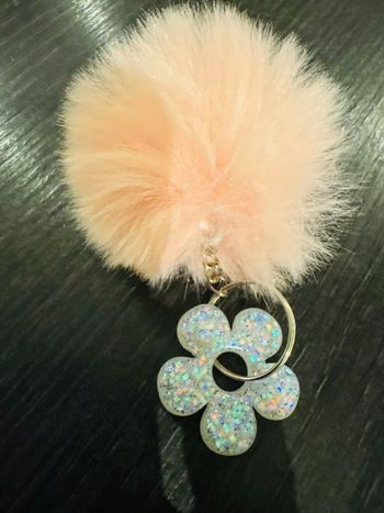 Porte clé pompom rose 