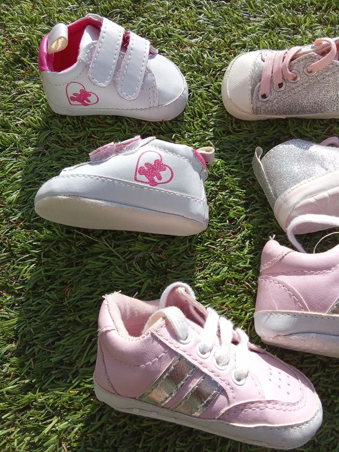 Lot de 3 paires de baskets, chaussures,  pour bébé fille taille taille  16,17 soit 0, 6 mois, lulu castagnette et autre,  toute saison , à enfiler - photo numéro 2
