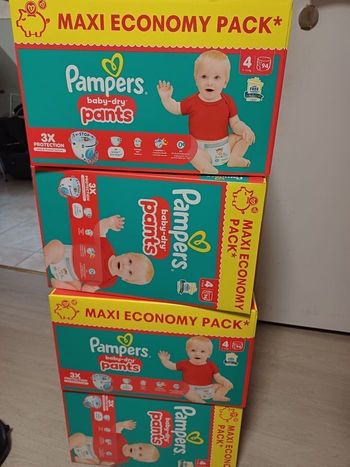 Lot de 4  cartons de couches pampers pants taille 4