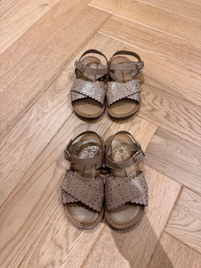 🤎 lot de 2 paires de sandales fille pointure 26 Vertbaudet 30€. - photo numéro 2