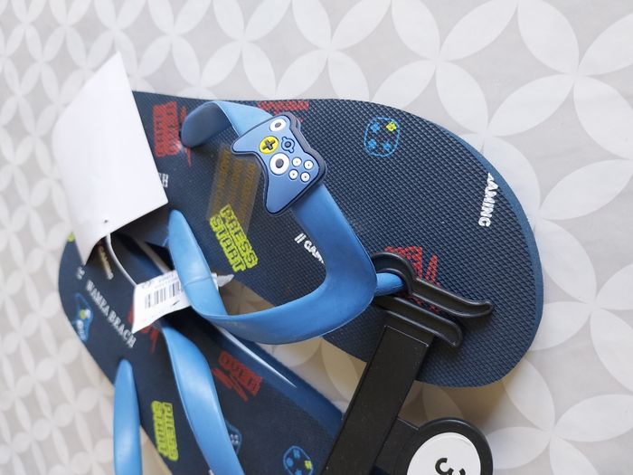 Tongs / claquettes enfant – pointure 31 – neuves avec étiquettes - photo numéro 4