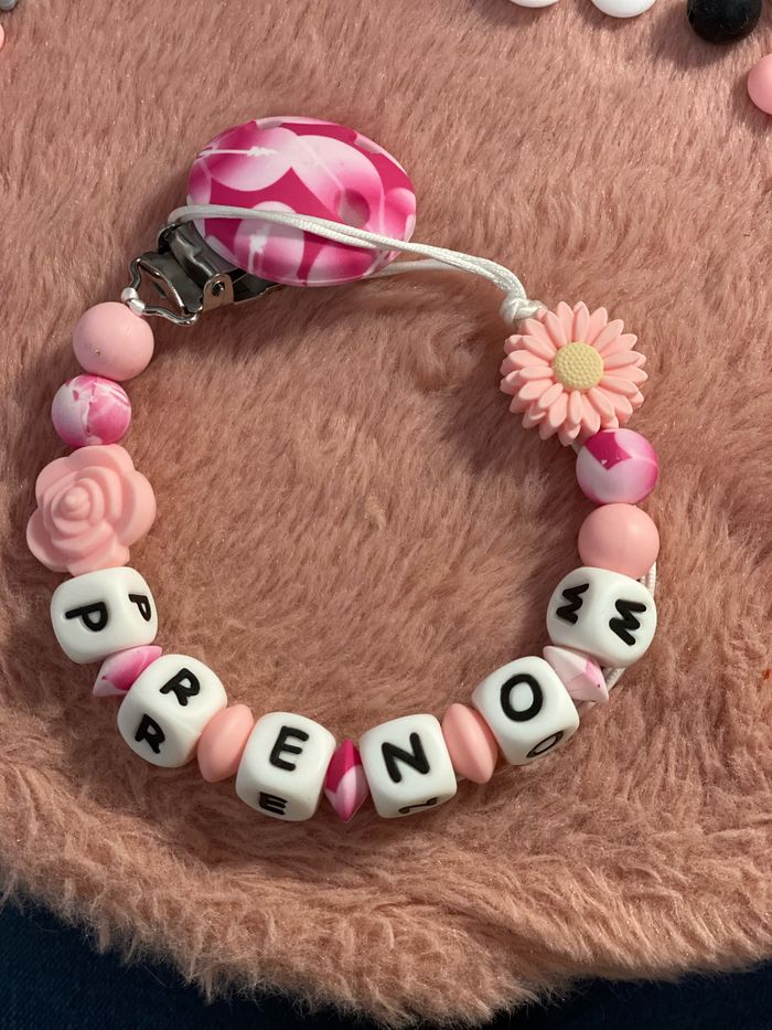 Attache tétine personnalisée