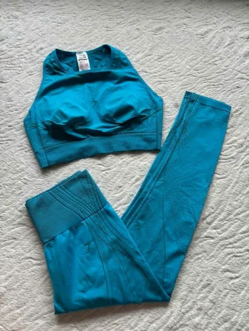 Ensemble Gymshark Apex Seamless Femme Bleu – Brassière L + Legging M – Comme Neuf – Valeur 102€
