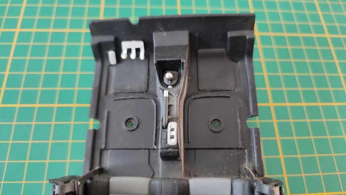 Châssis + banquette pièce détachée miniature Peugeot 307 CC Solido 1/18 1/18e 1/18eme #B71 - photo numéro 4