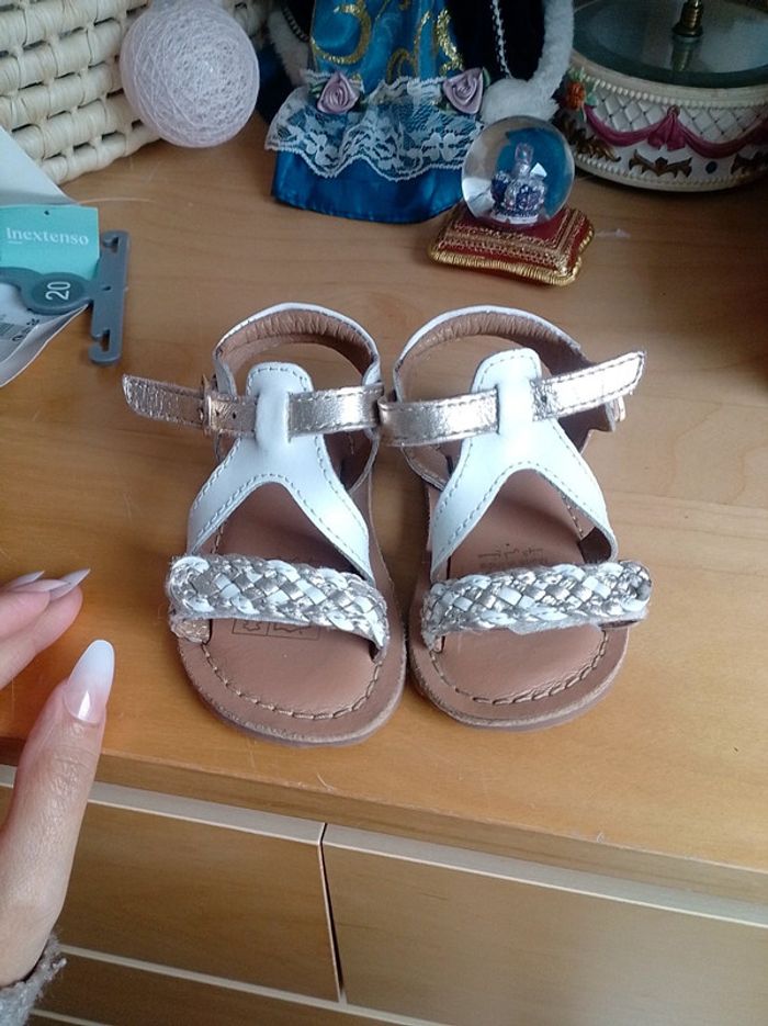 Sandales