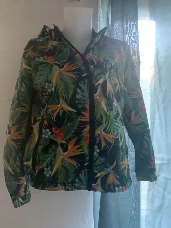 Veste coupe vent fin Pull &Bear taille 36 à capuche tres bon état