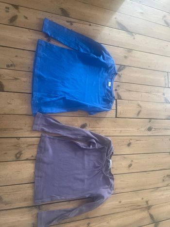 Lot de deux T-shirts manches longues en très bon état