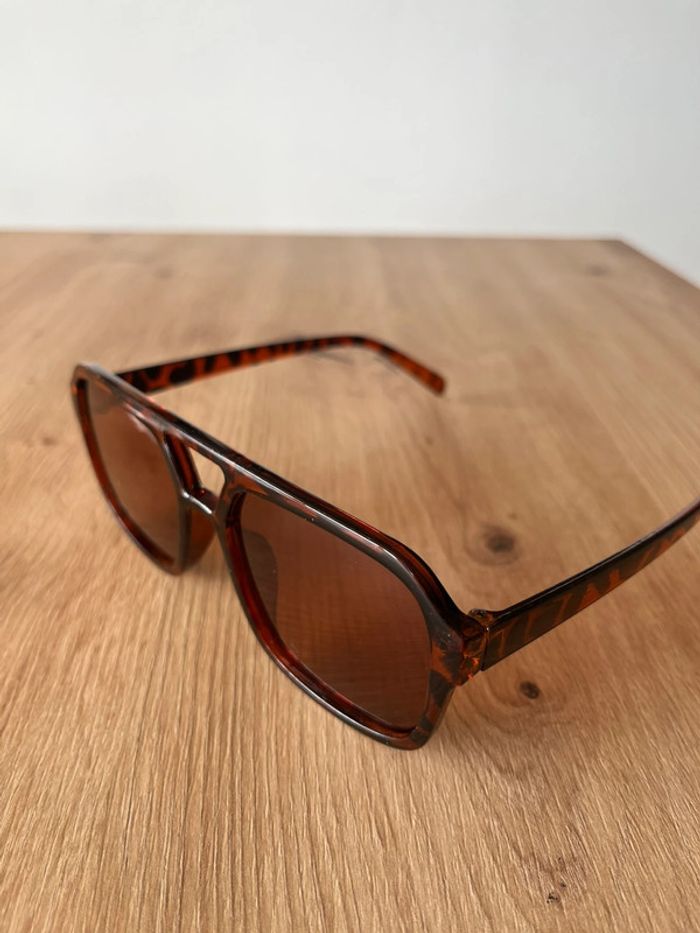 Lunettes de soleil femmes neuves