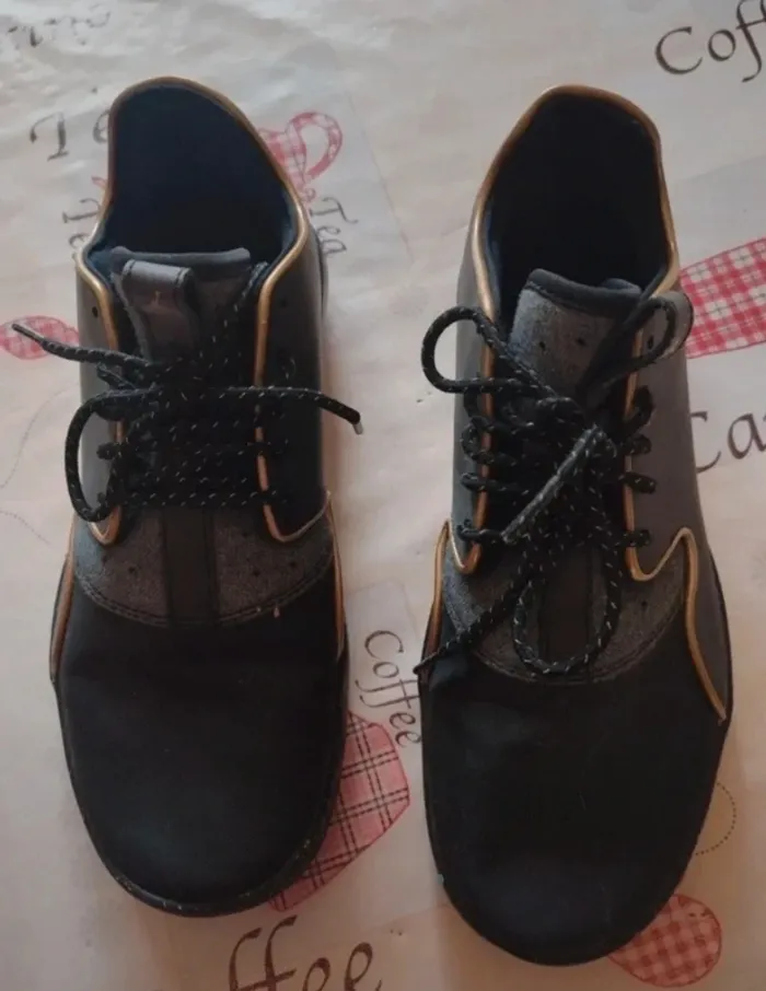 Tennis Jordan noires et dorées