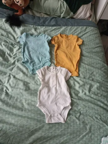 Lot 3 body manche courte 1 mois