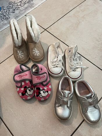Lot chaussures 24
