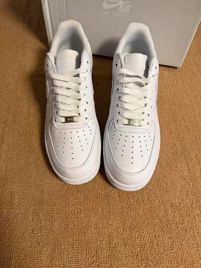 Nike Air Force 1 '07 Triple White - Taille 40 - photo numéro 2