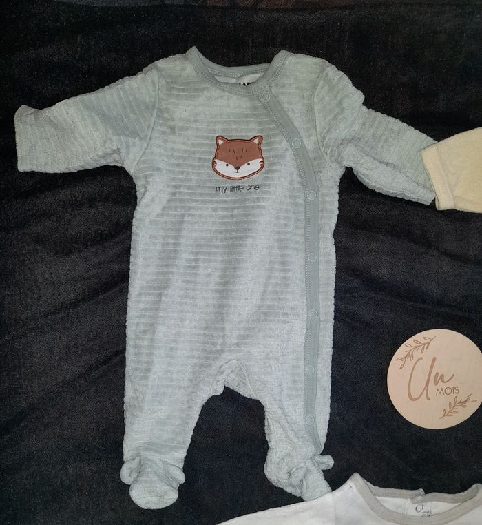 Lot 3 pyjamas velours - 1 mois - photo numéro 2