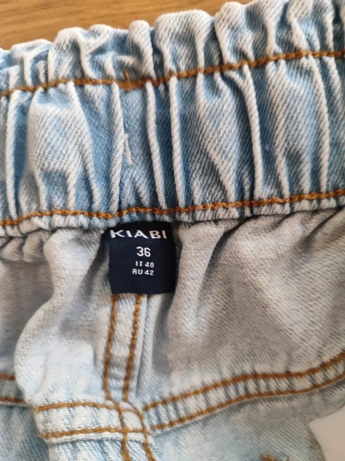 Jeans droit Kiabi bleu clair Taille 36. L'indispensable du quotidien à petit prix ! - photo numéro 5