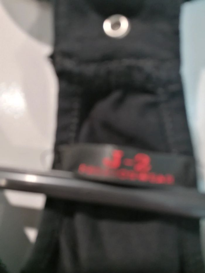 Très beau haut original avec strass - photo numéro 3