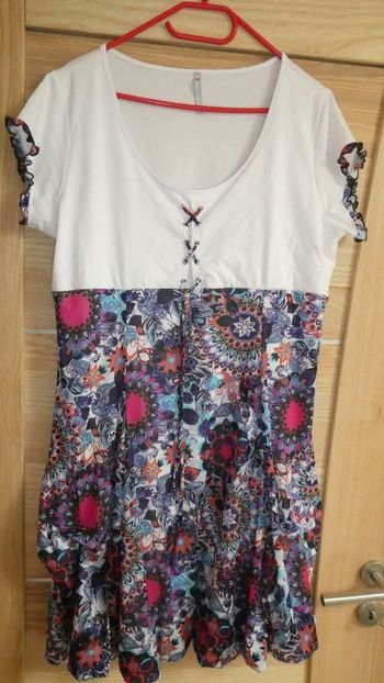 Robe blanche & violet – taille 50