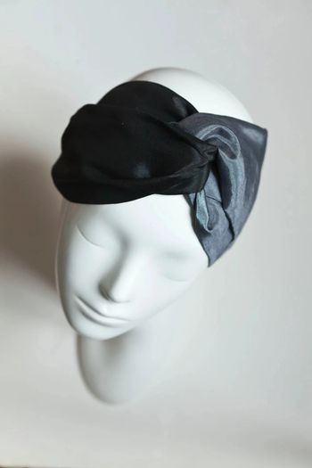 Bandeau en satin noir et gris