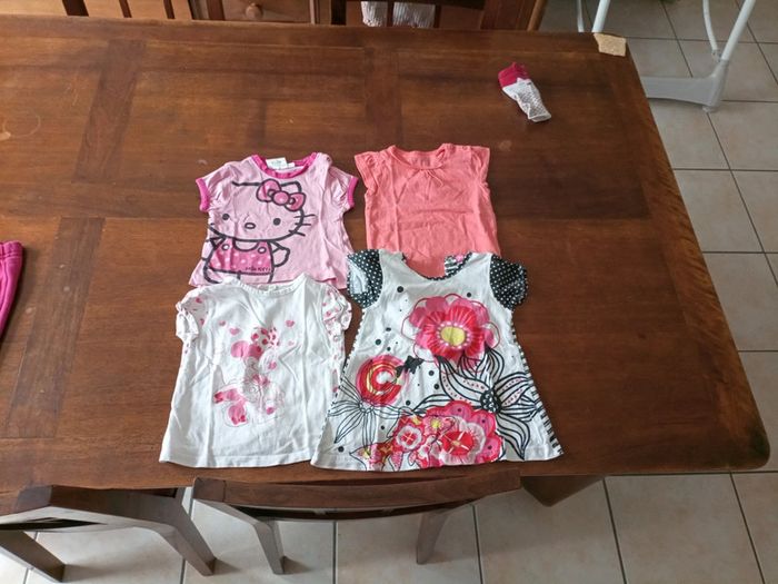 Lot de 4 t-shirt en 6 mois.