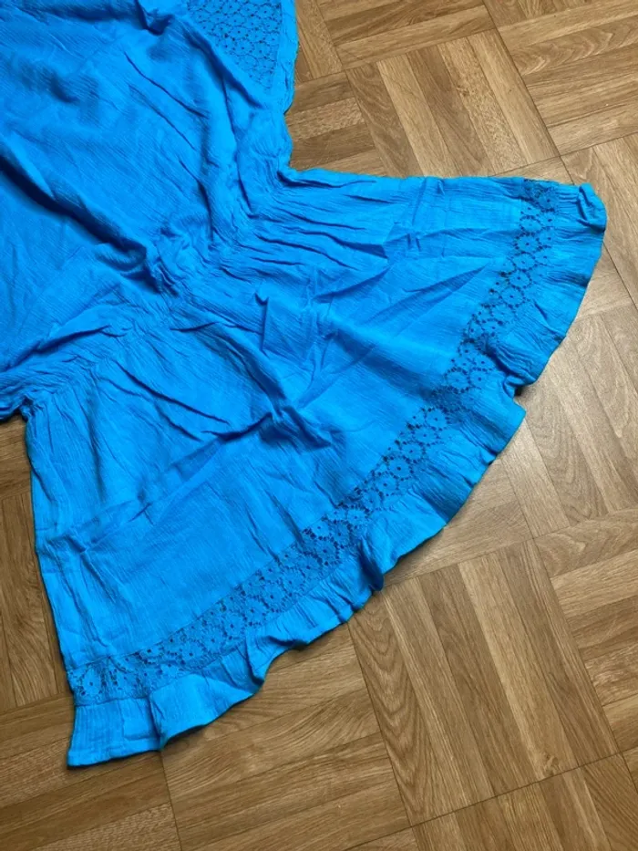 Robe avec manches en dentelles - photo numéro 5