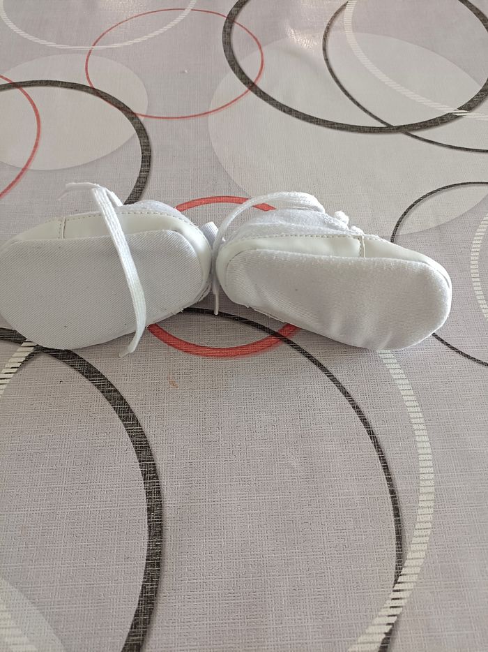 Chaussures bébé 3/6 mois - photo numéro 3