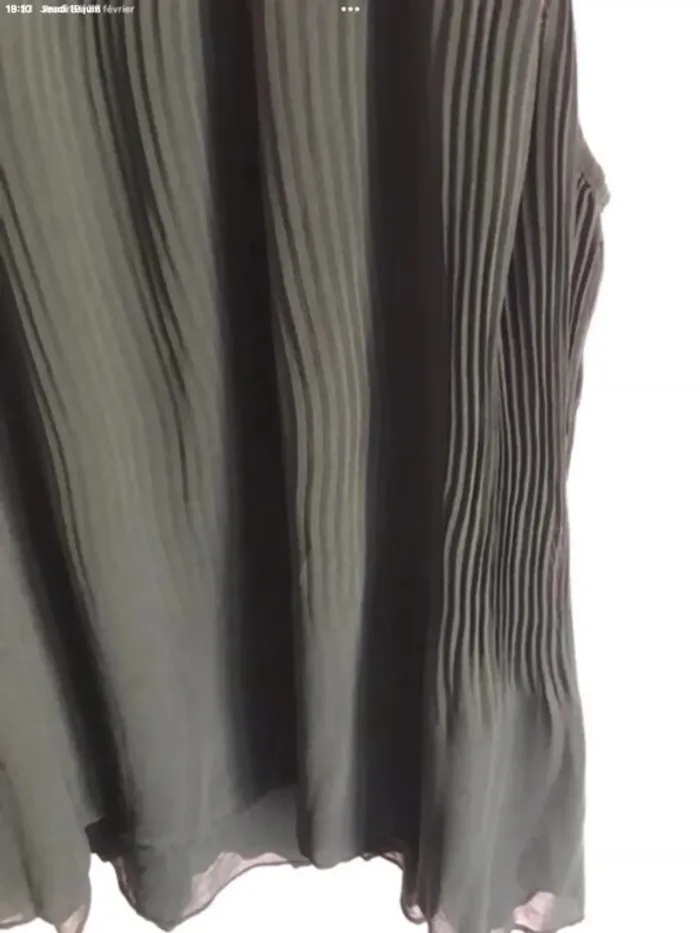 Haut Zara basic sans manches vert sapin plissé taille S - photo numéro 4