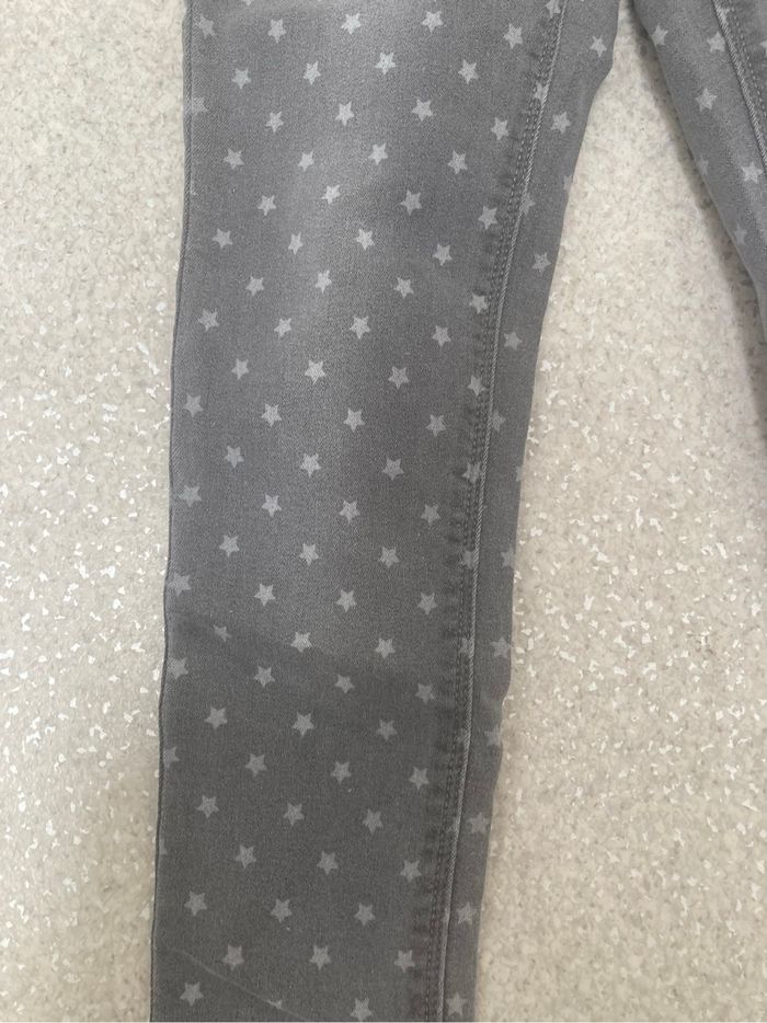 Jeans gris neuf 7 ans - photo numéro 4
