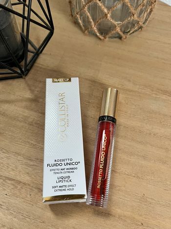 Rouge à lèvre liquide gloss rouge collistar