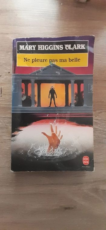 Livre Ne pleure pas ma belle de Mary Higgins Clark