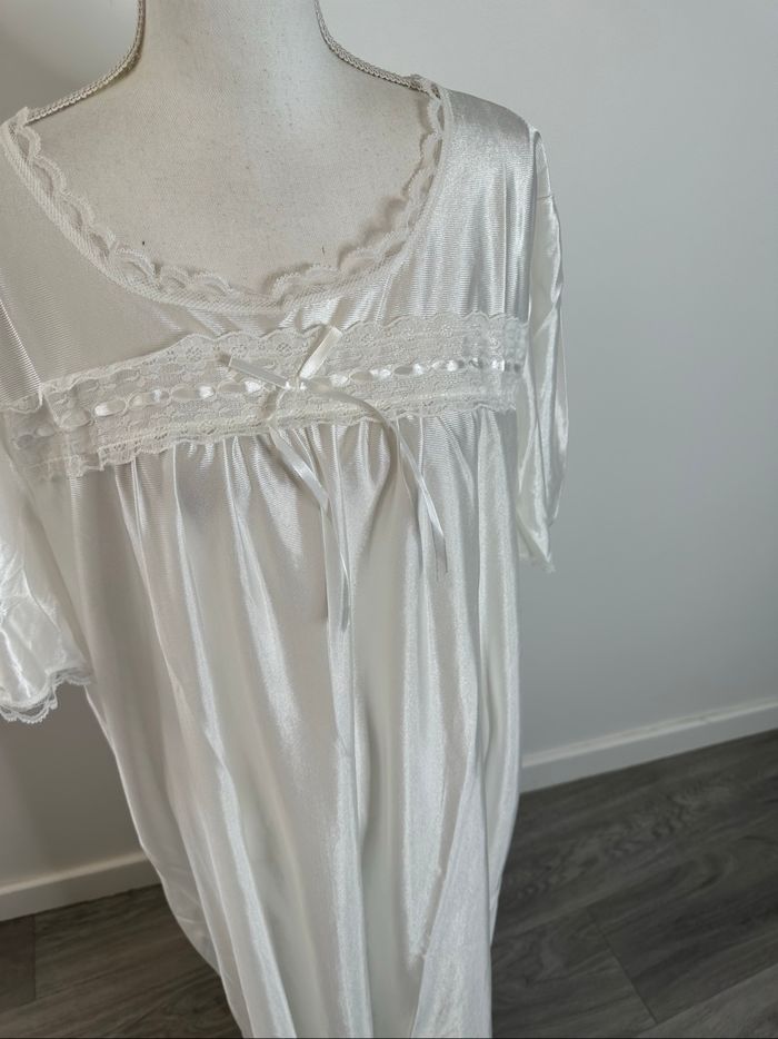 Nuisette chemise de nuit blanche satinée broderies dentelle Vintage T54 7XL - photo numéro 3
