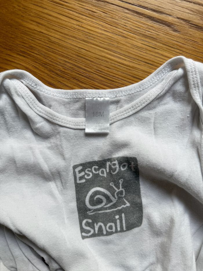Body Blanc Manches Longues Motif Escargot Bébé 18 Mois – Très Bon État – Réduction sur Lot - photo numéro 3