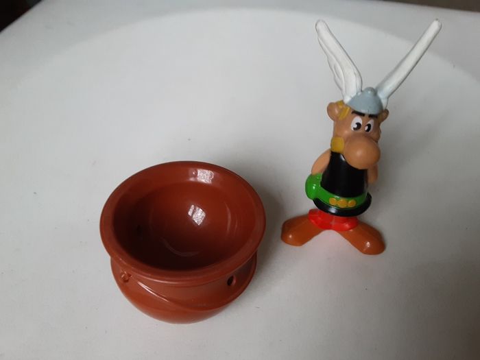 Figurine Astérix avec son chaudron