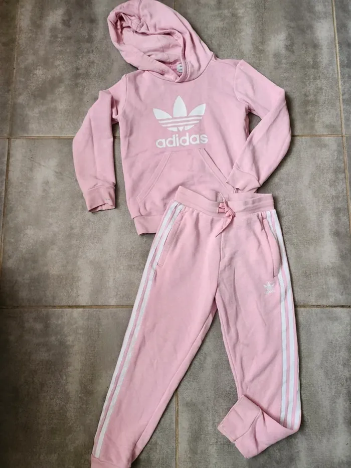 Ensemble jogging adidas taille 7/8 ans